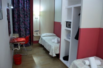 Общая комната для трех девушек в хостеле Miss Sophie's, Прага