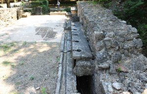 Римские туалеты в Дионе