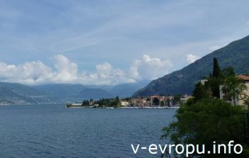 Вид с дороги вдоль озера Комо, Италия